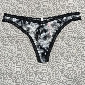 🌺 Pink victoria secret thong underwear 🌺